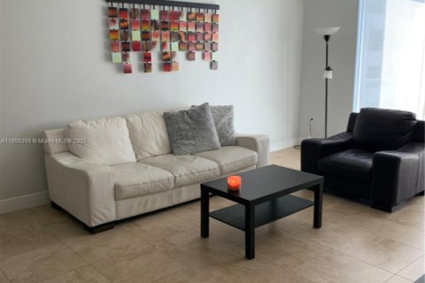 Condo in Miami, Florida, 2 bedrooms  № 1878709 - photo 4