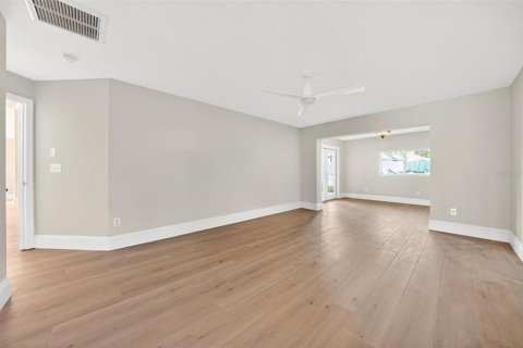 Villa ou maison à vendre à Orlando, Floride: 4 chambres, 242.2 m2 № 2155689 - photo 6