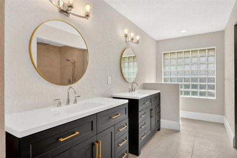 Villa ou maison à vendre à Orlando, Floride: 4 chambres, 242.2 m2 № 2155689 - photo 9