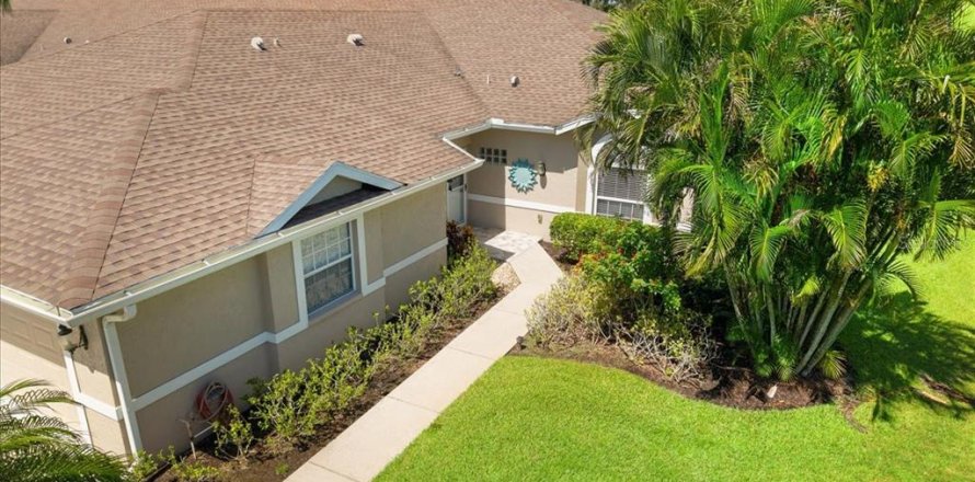House in Sarasota, Florida 2 bedrooms, 147.25 sq.m. № 1910330