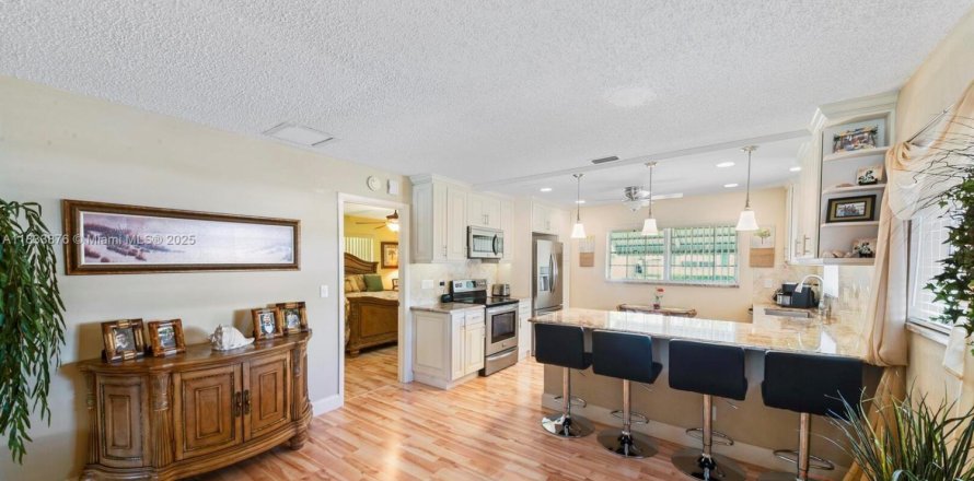 House in Delray Beach, Florida 2 bedrooms, 88.26 sq.m. № 1814804