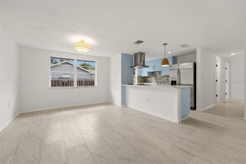 House in Sarasota, Florida 3 bedrooms, 123.1 sq.m. № 2196420 - photo 7