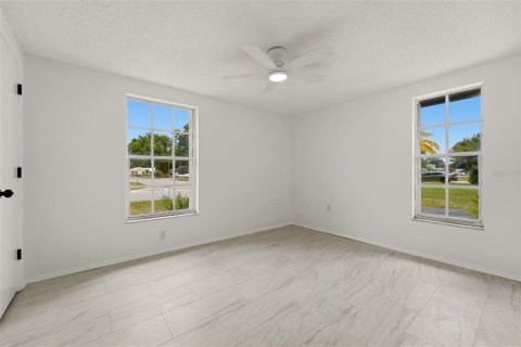 House in Sarasota, Florida 3 bedrooms, 123.1 sq.m. № 2196420 - photo 18