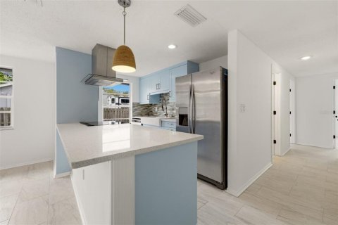 House in Sarasota, Florida 3 bedrooms, 123.1 sq.m. № 2196420 - photo 8