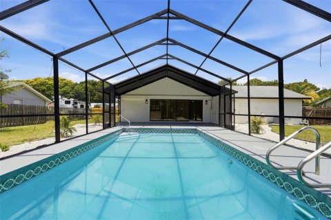 House in Sarasota, Florida 3 bedrooms, 123.1 sq.m. № 2196420 - photo 2
