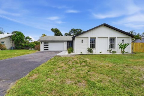 House in Sarasota, Florida 3 bedrooms, 123.1 sq.m. № 2196420