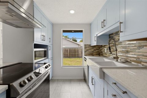 House in Sarasota, Florida 3 bedrooms, 123.1 sq.m. № 2196420 - photo 9
