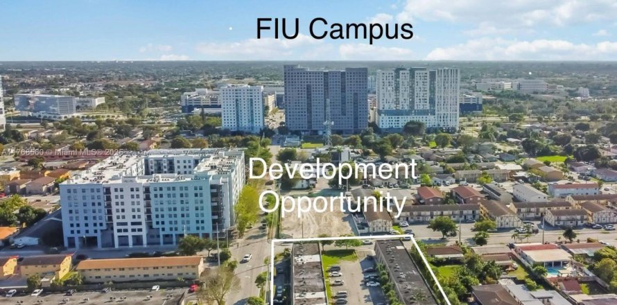 Commercial property in Sweetwater, Florida № 1997793