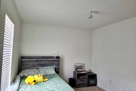 House in Florida City, Florida 4 bedrooms, 197.51 sq.m. № 1890345 - photo 20