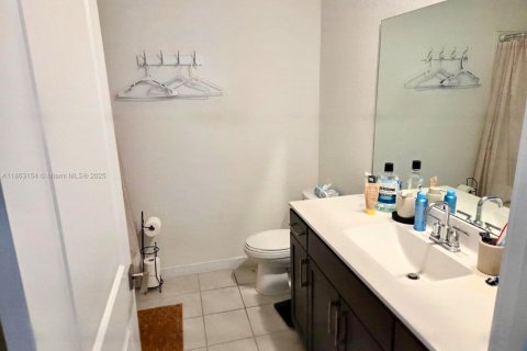 House in Florida City, Florida 4 bedrooms, 197.51 sq.m. № 1890345 - photo 17