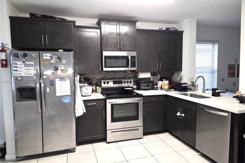 House in Florida City, Florida 4 bedrooms, 197.51 sq.m. № 1890345 - photo 7