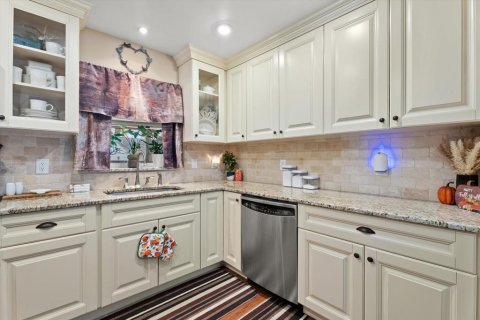 House in Bradenton, Florida 2 bedrooms, 118.73 sq.m. № 2419594 - photo 7