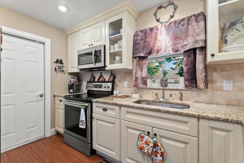 House in Bradenton, Florida 2 bedrooms, 118.73 sq.m. № 2419594 - photo 8