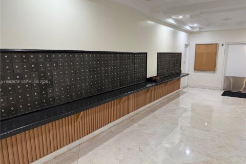 Condo in Aventura, Florida, 2 bedrooms  № 2008610 - photo 21