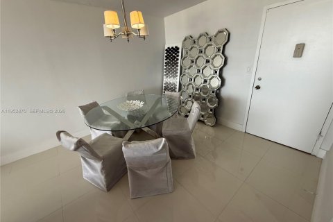 Condo in Aventura, Florida, 2 bedrooms  № 2008610 - photo 4