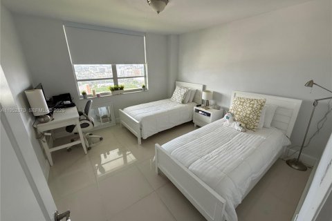 Condo in Aventura, Florida, 2 bedrooms  № 2008610 - photo 14