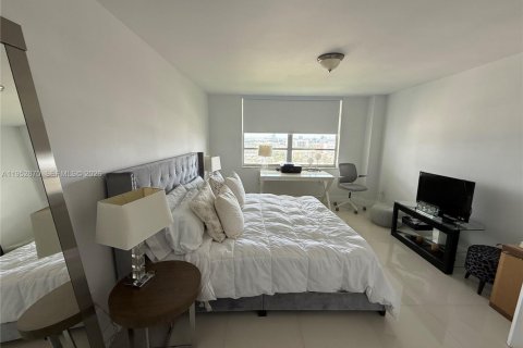Condo in Aventura, Florida, 2 bedrooms  № 2008610 - photo 12