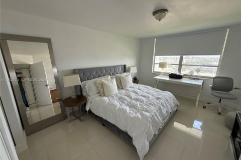 Condo in Aventura, Florida, 2 bedrooms  № 2008610 - photo 11