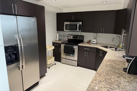 Condo in Aventura, Florida, 2 bedrooms  № 2008610 - photo 5
