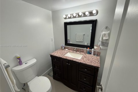 Condo in Aventura, Florida, 2 bedrooms  № 2008610 - photo 18