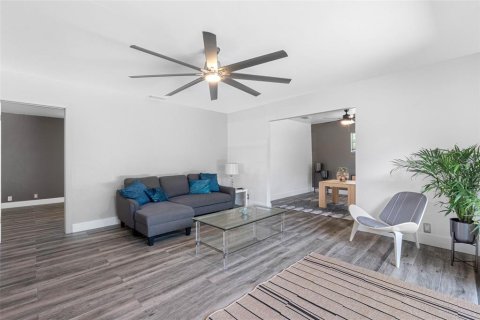 Casa en venta en Saint Petersburg, Florida, 3 dormitorios, 174.19 m2 № 1903528 - foto 10