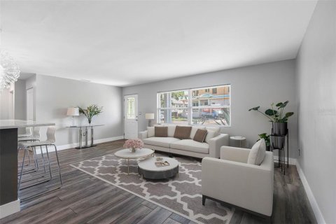 Casa en venta en Saint Petersburg, Florida, 3 dormitorios, 174.19 m2 № 1903528 - foto 3