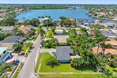 Casa en venta en Saint Petersburg, Florida, 3 dormitorios, 174.19 m2 № 1903528 - foto 28