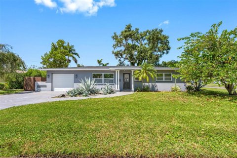 Casa en venta en Saint Petersburg, Florida, 3 dormitorios, 174.19 m2 № 1903528 - foto 1