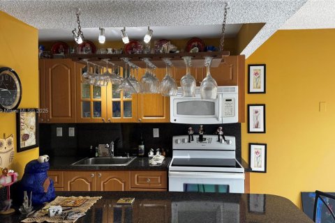 Купить кондоминиум в Майами, Флорида 2 спальни, 77.85м2, № 1926082 - фото 7