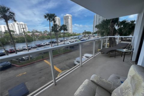 Condo in Aventura, Florida, 2 bedrooms № 2175096 - photo 8