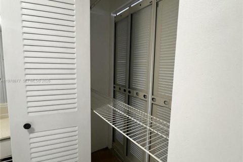 Condo in Aventura, Florida, 2 bedrooms № 2175096 - photo 24
