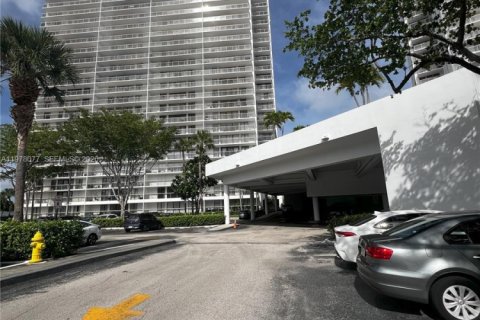 Condo in Aventura, Florida, 2 bedrooms № 2175096 - photo 2