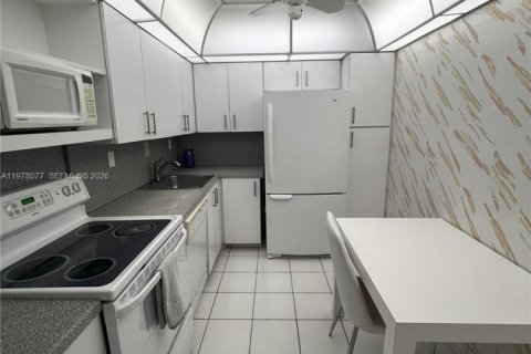 Condo in Aventura, Florida, 2 bedrooms № 2175096 - photo 13