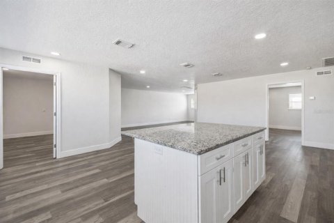 Propiedad comercial en venta en Port Richey, Florida, 624.3 m2 № 2135109 - foto 21