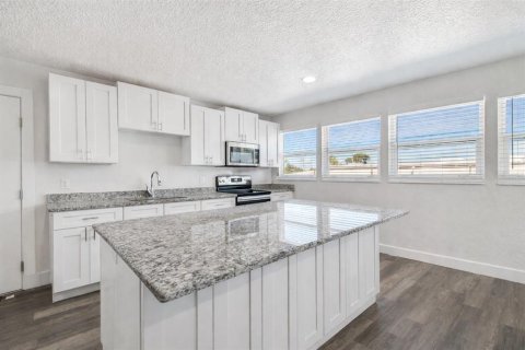 Propiedad comercial en venta en Port Richey, Florida, 624.3 m2 № 2135109 - foto 19