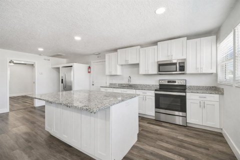 Propiedad comercial en venta en Port Richey, Florida, 624.3 m2 № 2135109 - foto 20