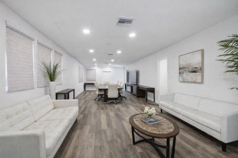 Propiedad comercial en venta en Port Richey, Florida, 624.3 m2 № 2135109 - foto 11