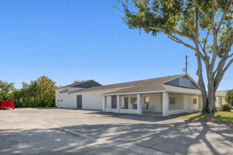 Immobilier commercial à Port Richey, Floride 624.3 m2 № 2135109
