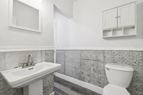 Propiedad comercial en venta en Port Richey, Florida, 624.3 m2 № 2135109 - foto 14
