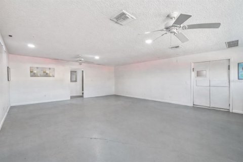 Propiedad comercial en venta en Port Richey, Florida, 624.3 m2 № 2135109 - foto 8