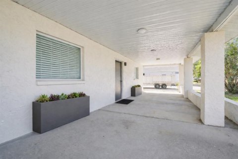 Propiedad comercial en venta en Port Richey, Florida, 624.3 m2 № 2135109 - foto 2