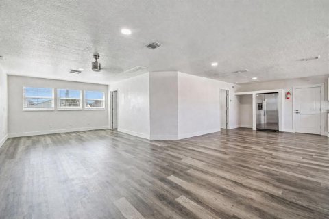 Propiedad comercial en venta en Port Richey, Florida, 624.3 m2 № 2135109 - foto 22
