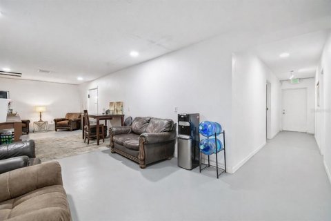 Propiedad comercial en venta en Port Richey, Florida, 624.3 m2 № 2135109 - foto 9