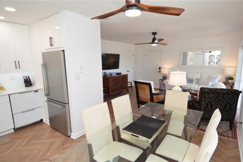 Condo in Saint Petersburg, Florida, 2 bedrooms  № 1529507 - photo 13