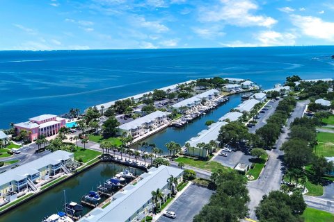 Condominio en alquiler en Saint Petersburg, Florida, 2 dormitorios, 76.64 m2 № 1529507 - foto 1