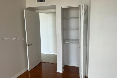 Condo in Miami, Florida, 2 bedrooms  № 1990776 - photo 10