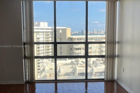 Condo in Miami, Florida, 2 bedrooms  № 1990776 - photo 22