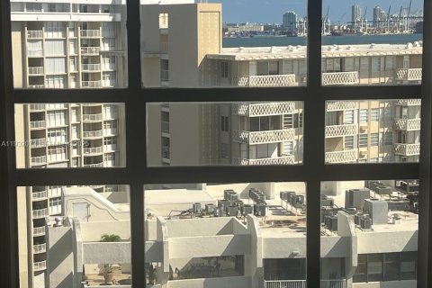 Condo in Miami, Florida, 2 bedrooms  № 1990776 - photo 23