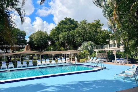 Copropriété à vendre à Lauderdale Lakes, Floride: 2 chambres, 87.7 m2 № 1862437 - photo 2