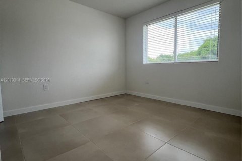 Townhouse in Florida City, Florida 3 bedrooms, 139.35 sq.m. № 2273632 - photo 13